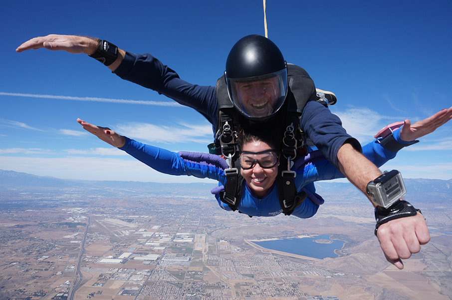 girl tandem skydiving Los Angeles
