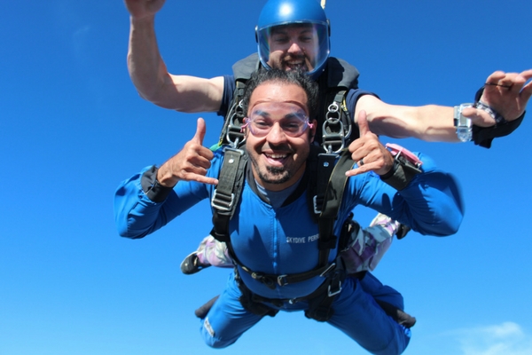 skydiving pair reaches terminal velocity